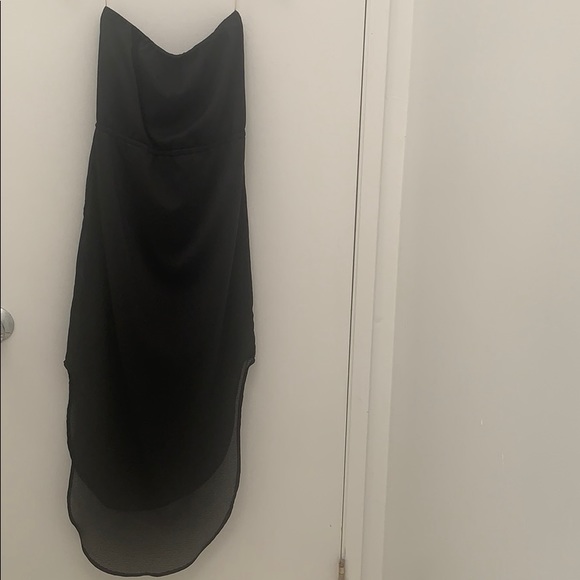 Beautiful strapless 👗 - Picture 4 of 8